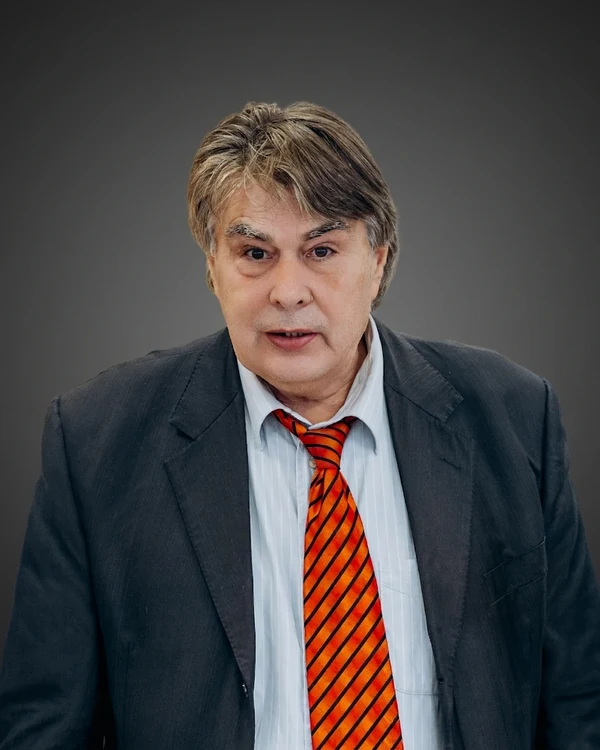 Димитров Юрій Володимирович, викладач кафедри гуманітарних та фундаментальних дисциплін КІБіТ.